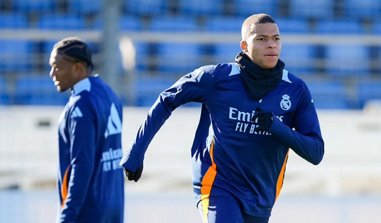 Foto: Bellingham, Mbappé, Valverde i Courtois trenowali z grupą