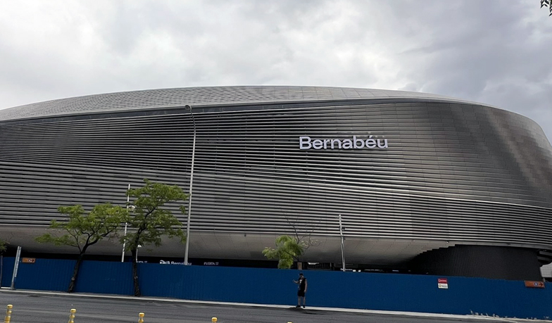 Królewscy nie planują dodania herbu ani logo stadionu do napisu „Bernabéu” [VIDEO]