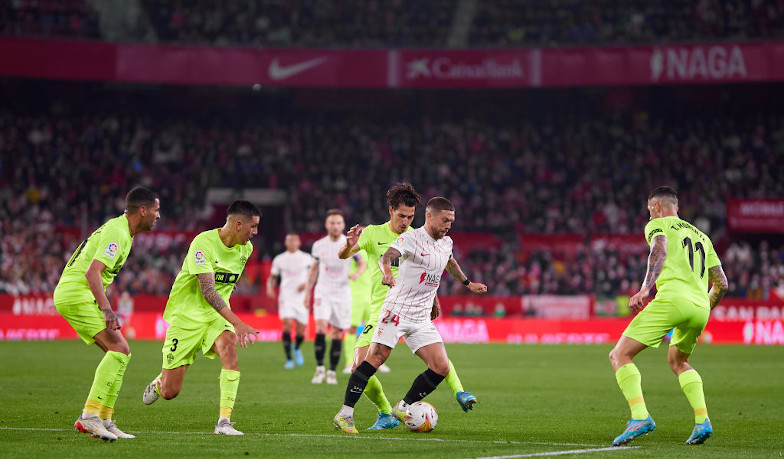 Foto: 24. kolejka: Sevilla narzuca presję na Real