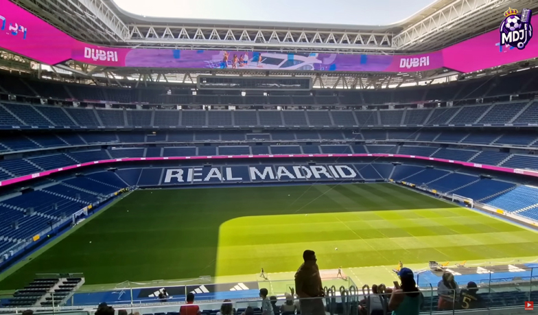 Foto: Królewscy wysunęli trawę na Bernabéu na powierzchnię [VIDEO]