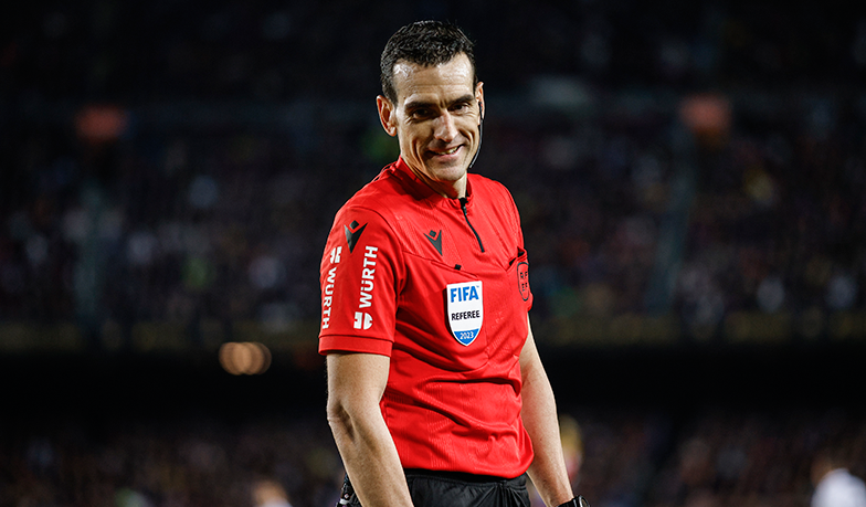 Foto: Martínez Munuera na finał Superpucharu Hiszpanii