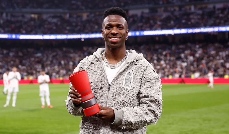 Foto: Vinícius odebrał nagrodę Piłkarza Miesiąca La Ligi