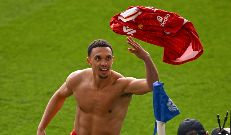 Foto: Carragher: Jeśli Trent nie zadeklarował pozostania, to nie powinien grać w jedenastce