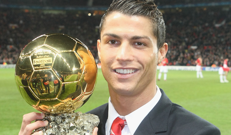 Cristiano Ronaldo wygrywa w internetowym głosowaniu na „Złotą Piłkę Wszech Czasów”