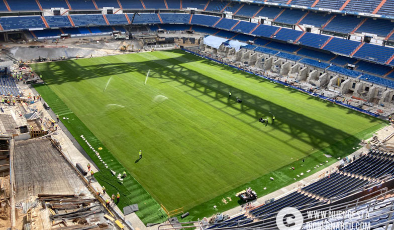 Foto: Santiago Bernabéu już z murawą
