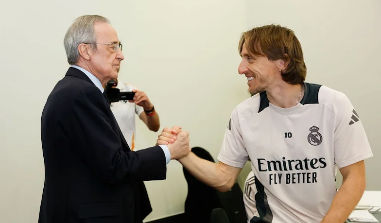 Foto: Florentino Pérez dołączył do drużyny w Londynie