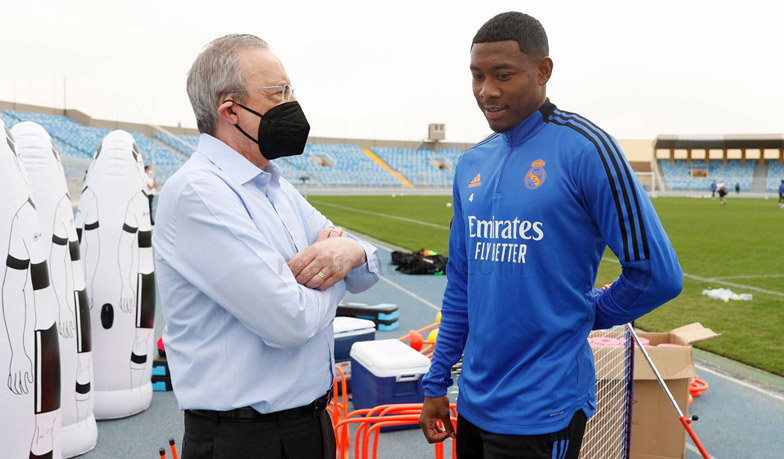 Foto: Florentino Pérez odwiedził piłkarzy w trakcie treningu