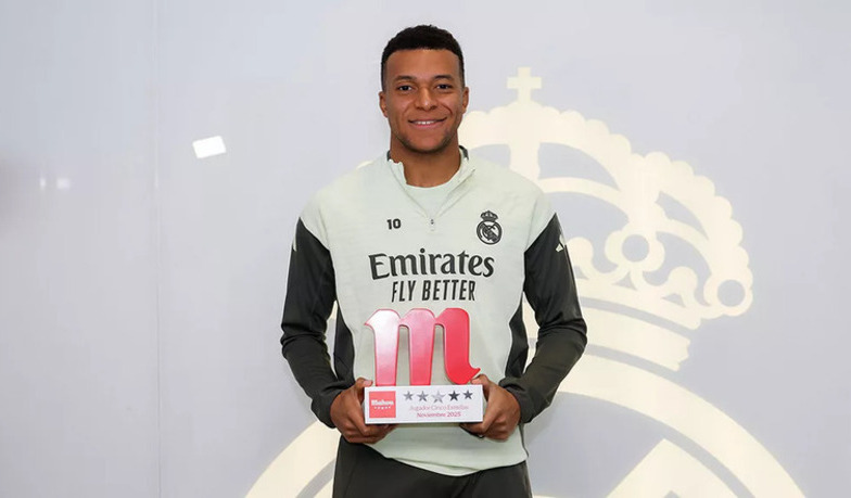 Foto: Mbappé odebrał nagrodę dla zawodnika na Pięć Gwiazdek za listopad