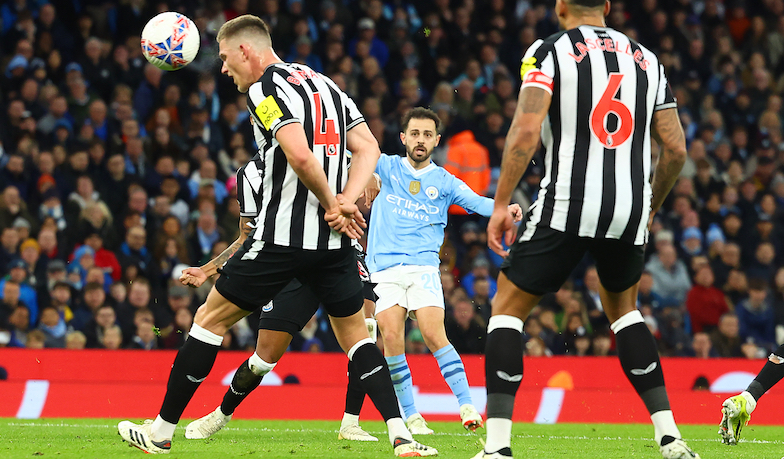 Foto: Gole Bernardo Silvy po rykoszetach dają City półfinał FA Cup