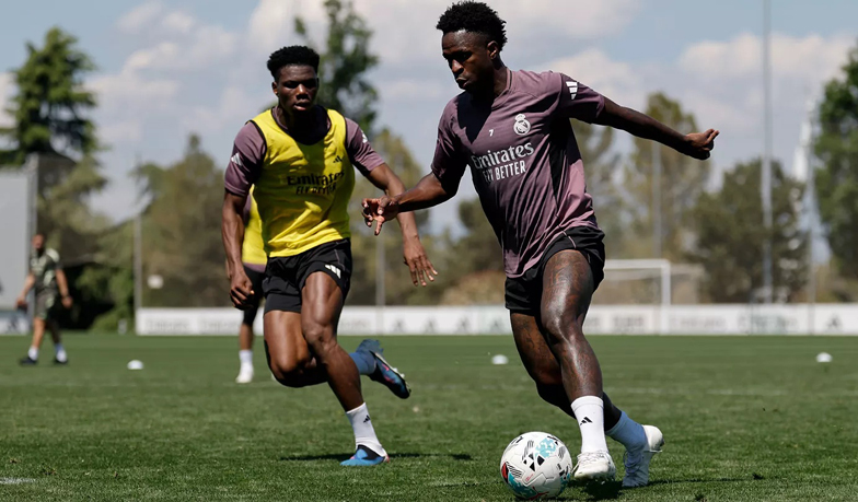 Trzech piłkarzy nie trenowało z grupą