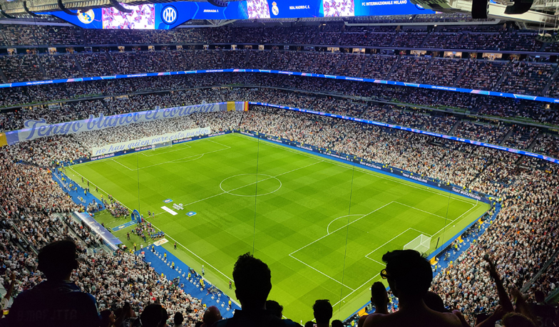 Promowana jest akcja wygwizdania drużyny i Florentino przez pierwszych 5 minut meczu