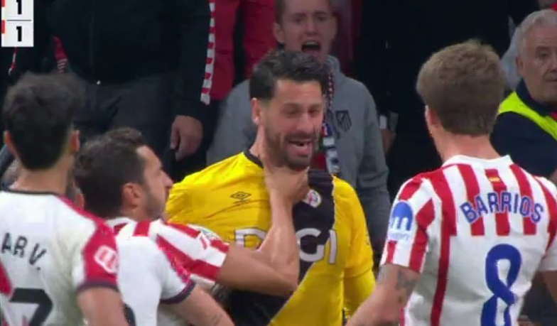 Foto: Komitet Arbitrów: Koke powinien otrzymać czerwoną kartkę, która wykluczyłaby go z derbów [VIDEO]