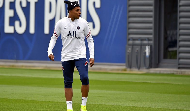 Foto: PSG nie odpowiada, Mbappé szykuje się do gry