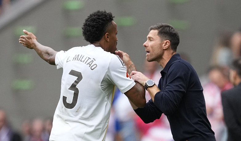 MARCA: Militão obwinia Xabiego Alonso o swoje ostatnie kontuzje