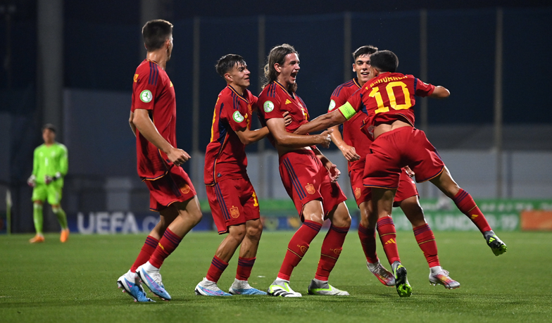 Foto: Manita Hiszpanii U-19, gole Palaciosa i Manuela Ángela