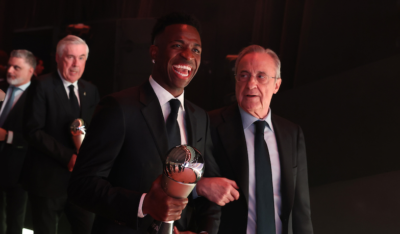 MARCA: Florentino nadal stoi murem za Viníciusem i dziwi go krytyka Mbappé