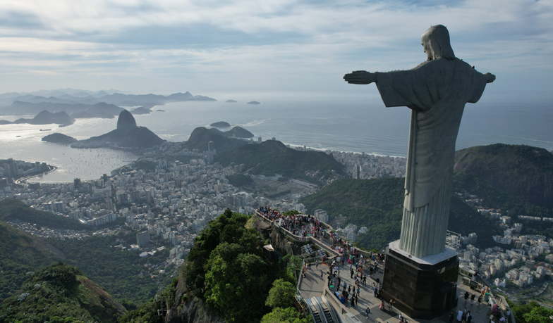 Foto: Rio de Janeiro zgasiło Chrystusa Zbawiciela w solidarności z Viníciusem