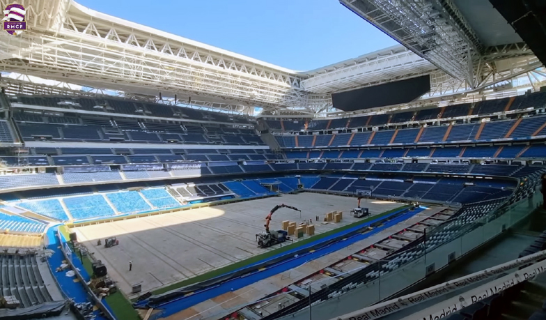 Foto: Murawa na Santiago Bernabéu schowana do jaskini