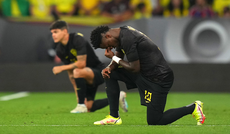 Foto: Reprezentacja Brazylii z nagrodą FIFA Fair Play