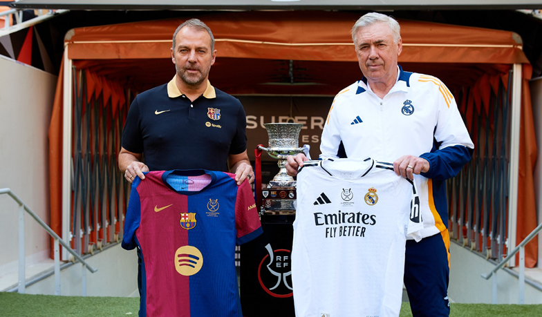 Foto: Ancelotti i Flick wykonali tradycyjne zdjęcie z Superpucharem