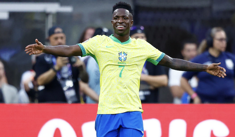 Foto: Brazylia pokonuje Paragwaj, dublet Viníciusa
