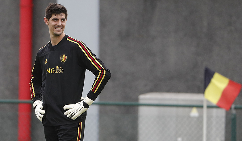 Foto: Courtois nabiera wiatru w żagle przed El Clásico