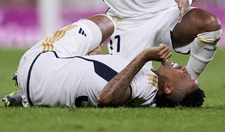 Foto: Militão przechodzi badania kolana