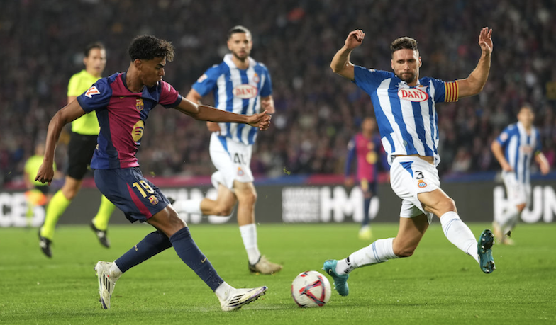 Foto: 12. kolejka: Barcelona wygrywa derby i powiększa przewagę