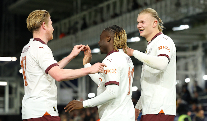 Foto: Manchester City vs Luton Town: Walker i Aké w kadrze