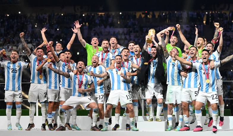 Foto: Luka Modrić z Brązową Piłką mundialu w Katarze