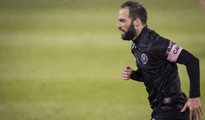 Foto: Higuaín: Capello powiedział mi, że zostaję