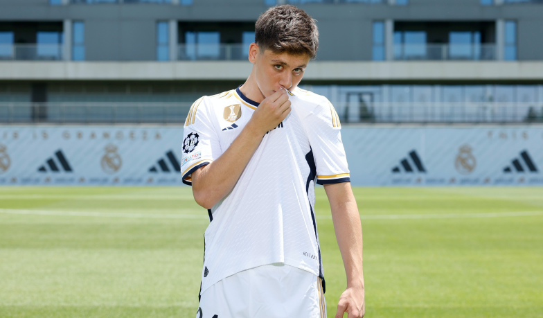 Foto: „Fenerbahçe jest oburzone prowizjami, jakie Real zapłacił ojcu Gülera”
