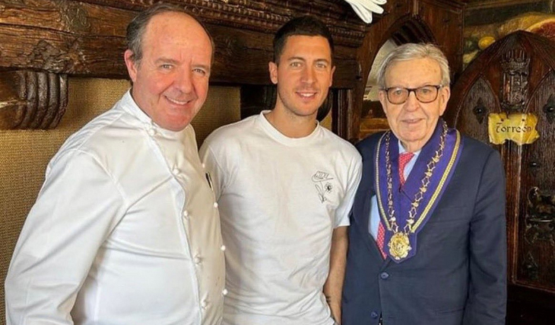 Foto: Hazard wybrał się na słynnego prosiaka do Segowii