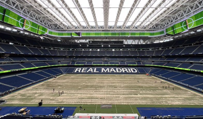 Real Madryt rozpoczął proces odnowienia murawy na Bernabéu [VIDEO]