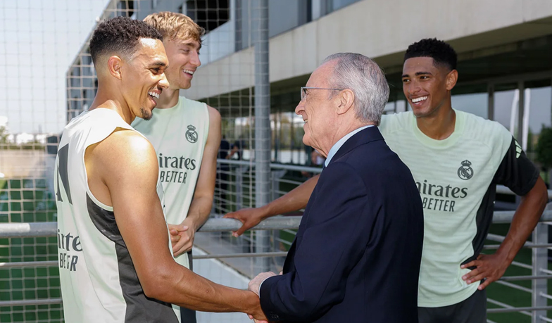 Foto: Florentino Pérez pojawił się na treningu piłkarzy [VIDEO]
