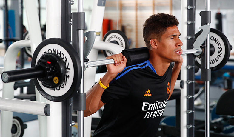 Foto: Transfer Varane'a do Manchesteru został dopięty w 100%