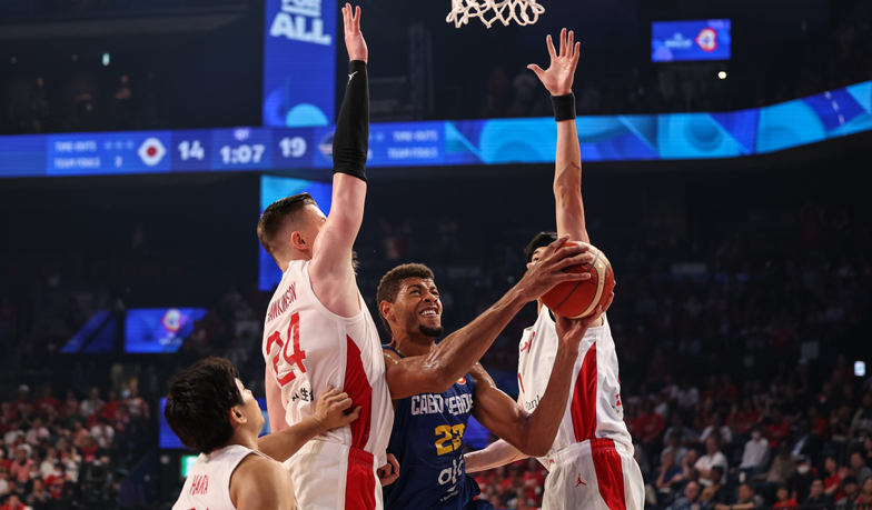 Foto: Double-double Tavaresa na pożegnanie z mistrzostwami