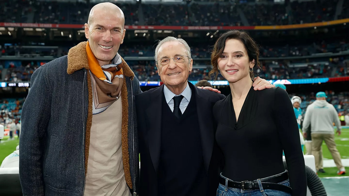 Foto: Florentino Pérez przyjął gości i celebrytów na meczu NFL [VIDEO]