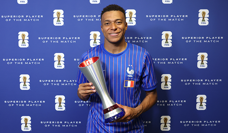 Dwa trofea, kontrowersyjne głosowanie i przypadek Mbappé – jak FIFA wybiera MVP?