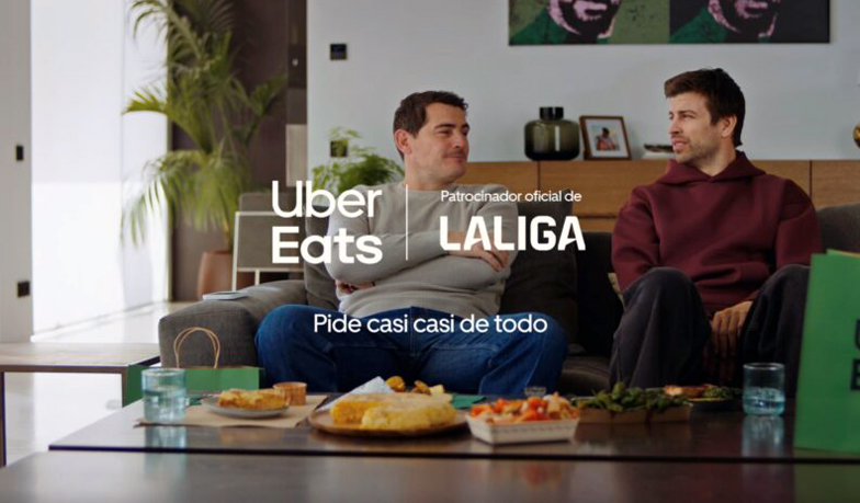 Foto: Casillas i Piqué spierają się w reklamie: Manity czy Puchary Europy?