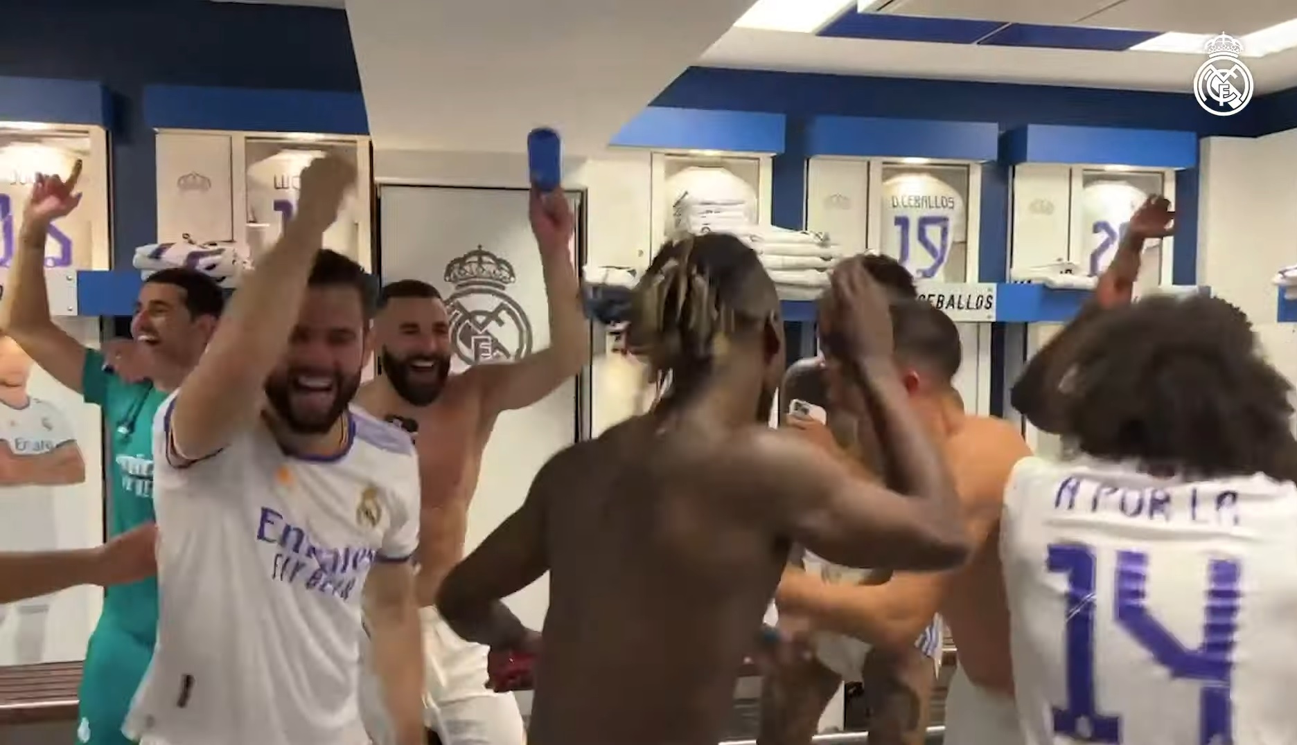 Foto: Radość z awansu w szatni [VIDEO]