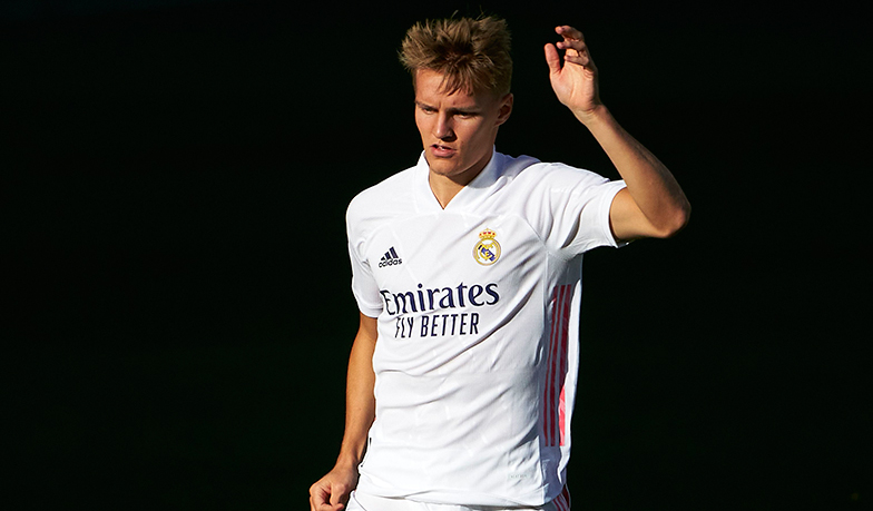 Foto: Ødegaard podnosi głowę