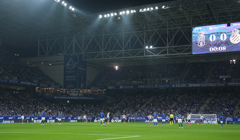 Foto: Piłkarze protestują, a La Liga… cenzuruje pierwsze sekundy meczu