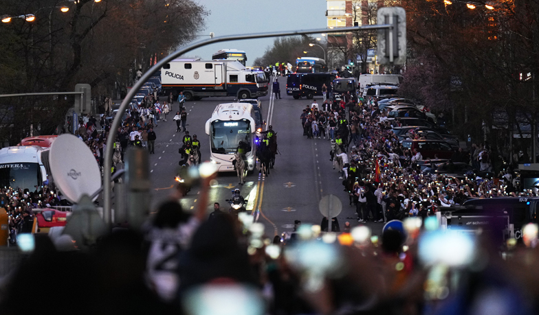 Foto: Przywitanie autokaru pod Bernabéu [VIDEO]
