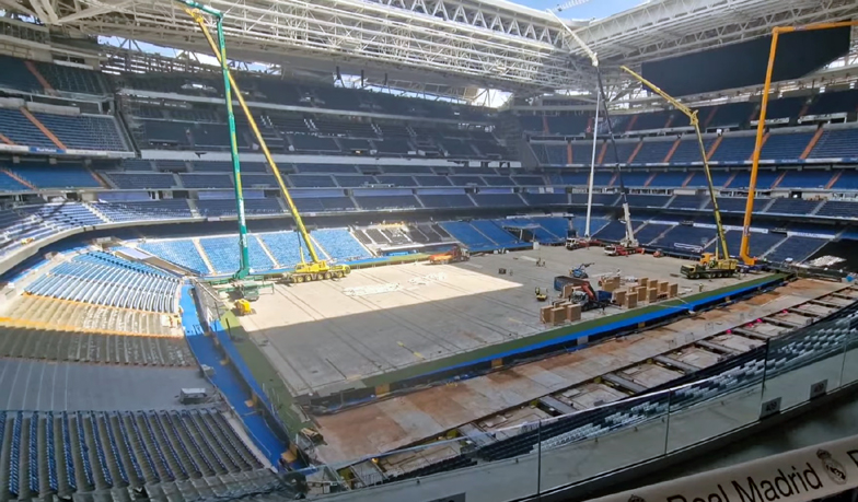 Foto: Chowana murawa pozwala zwiększać intensywność prac na Bernabéu