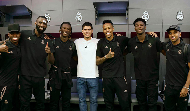 Foto: Alcaraz pogratulował piłkarzom po meczu z Elche