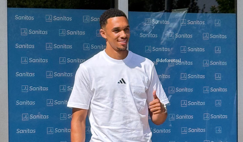 Foto: Alexander-Arnold stawił się na badania medyczne