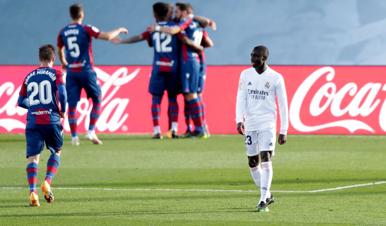 Foto: Mendy pokonany