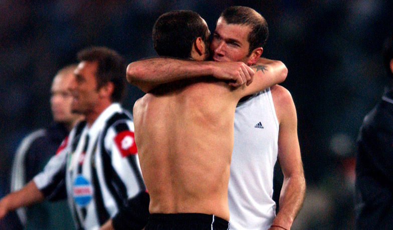 Foto: Zidane mierzy się z niemal identyczną sytuacją jak w 2003 roku