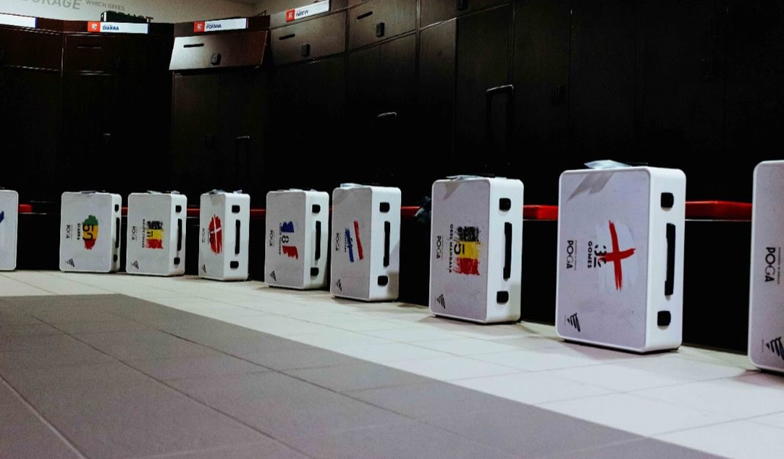 Foto: Endrick ze specjalnym prezentem dla nowych kolegów w Lyonie